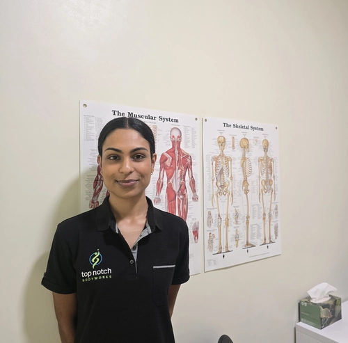 Who Rhea's acupuncture works best with at Top Notch Bodyworks West Auckland